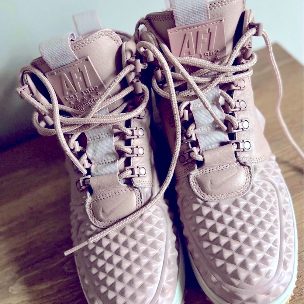 NIKE LUNAR AIR FORCE Never worn - perfect for rain and snow!